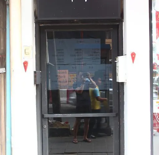 Human Sleep Hostel *