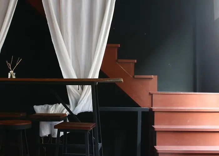 Human Sleep Hostel *